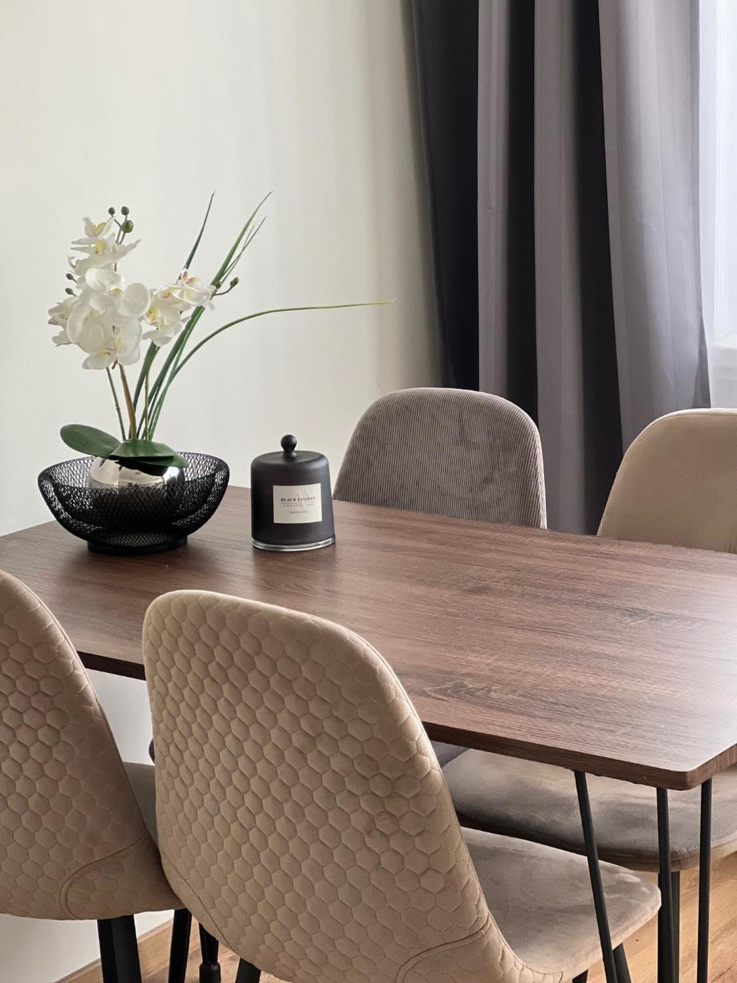 Modernes 2-zimmer-apartment, Nähe Der Neuen Leipziger Messe, Ideal Für Vier Personen *